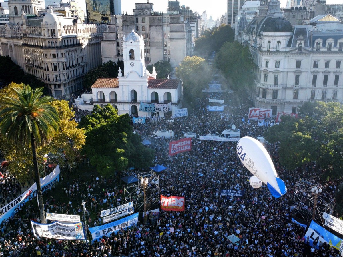 In #Argentina: Massive protests slam Milei’s education cut 📍 buff.ly/3y1890F via @AJEnglish 'President Milei ran on a promise of taking a chainsaw to public spending, and continues to defend his approach.'