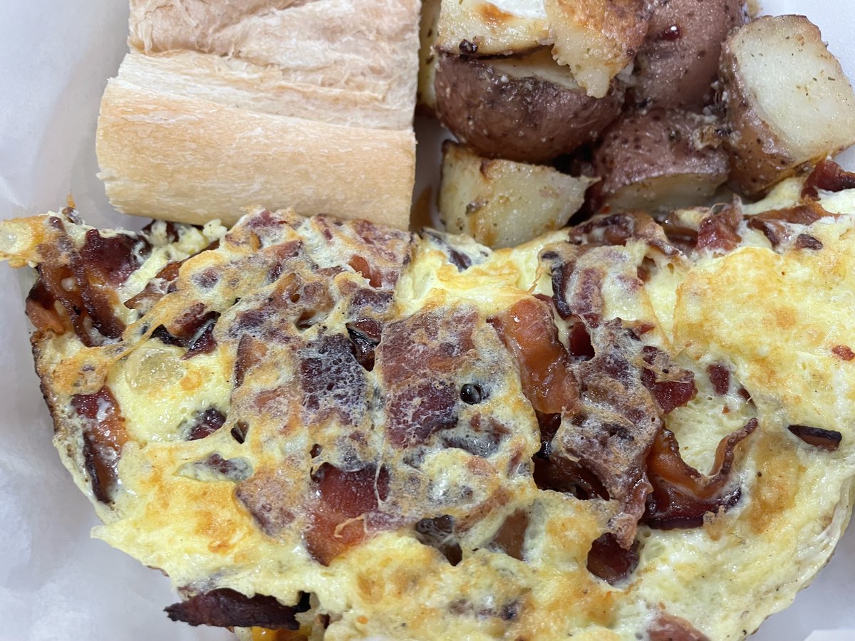 Our omelette's are fresh and delicious! 
#moxiescafe #moxiesdowntown #breakfast #lunch #smoothies #breakfastnearme #coffee #daytimecafe #mimosas #hyattplace #hiltontampadowntown #alofttampa #barrymorehotel #hoteltampariverwalk #marriottwaterstreet  #hotelflor #hoteltampariverwalk