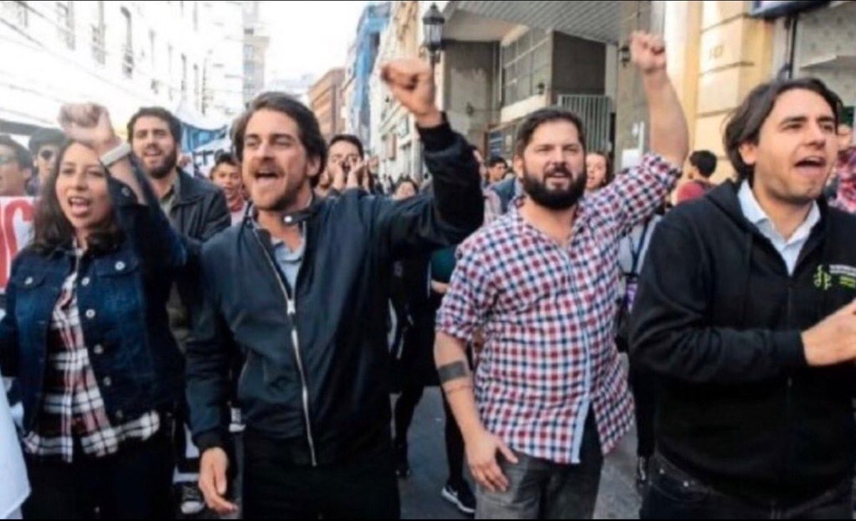 LO QUE EMPIEZA MAL, TERMINA MAL.
Esta gente debe IRSE.
Deben renunciar.
Agarren sus platas, a estas alturas da lo mismo con tal de que se VAYAN.
#QueSeVayan