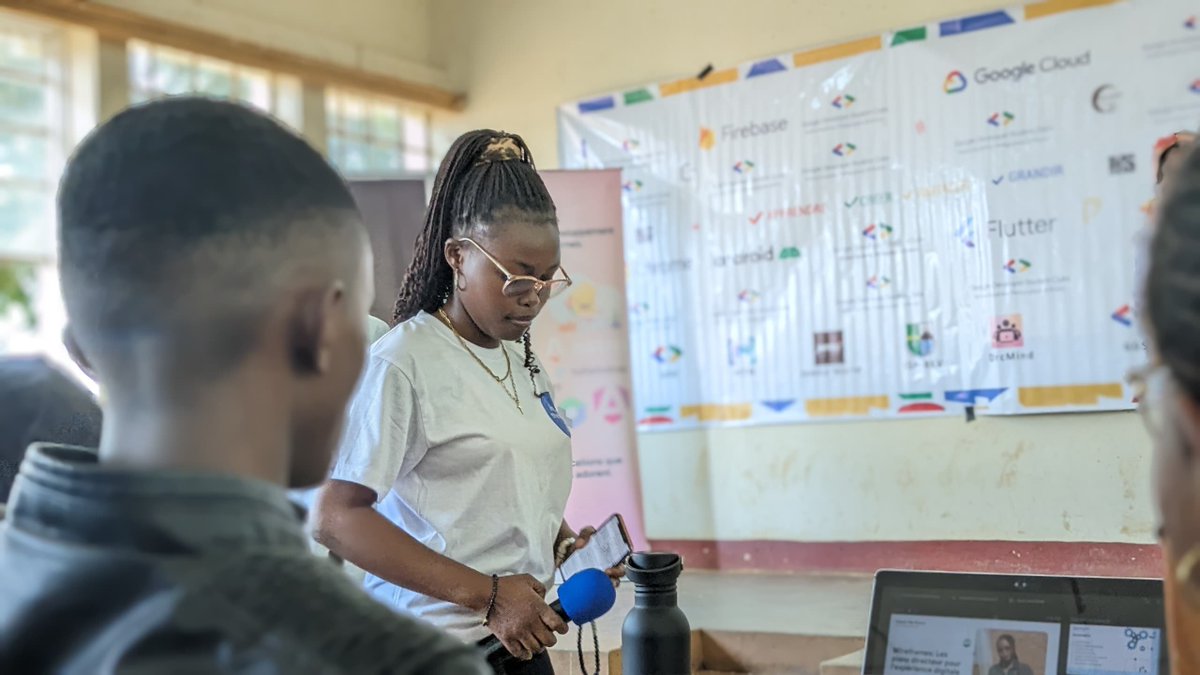JamboWorld's tweet photo. #WomenTechMakers
2ème session par @EdNamegabe Marie Edith Namegabe
Thème: Comment, pourquoi utiliser le #Wareframe dans nos projet (applications)
@GdgBukavu @gdg_uvira @gdg_kivu
#LEARN #BUILD #GROWING https://t.co/KRWbpM2Ljq