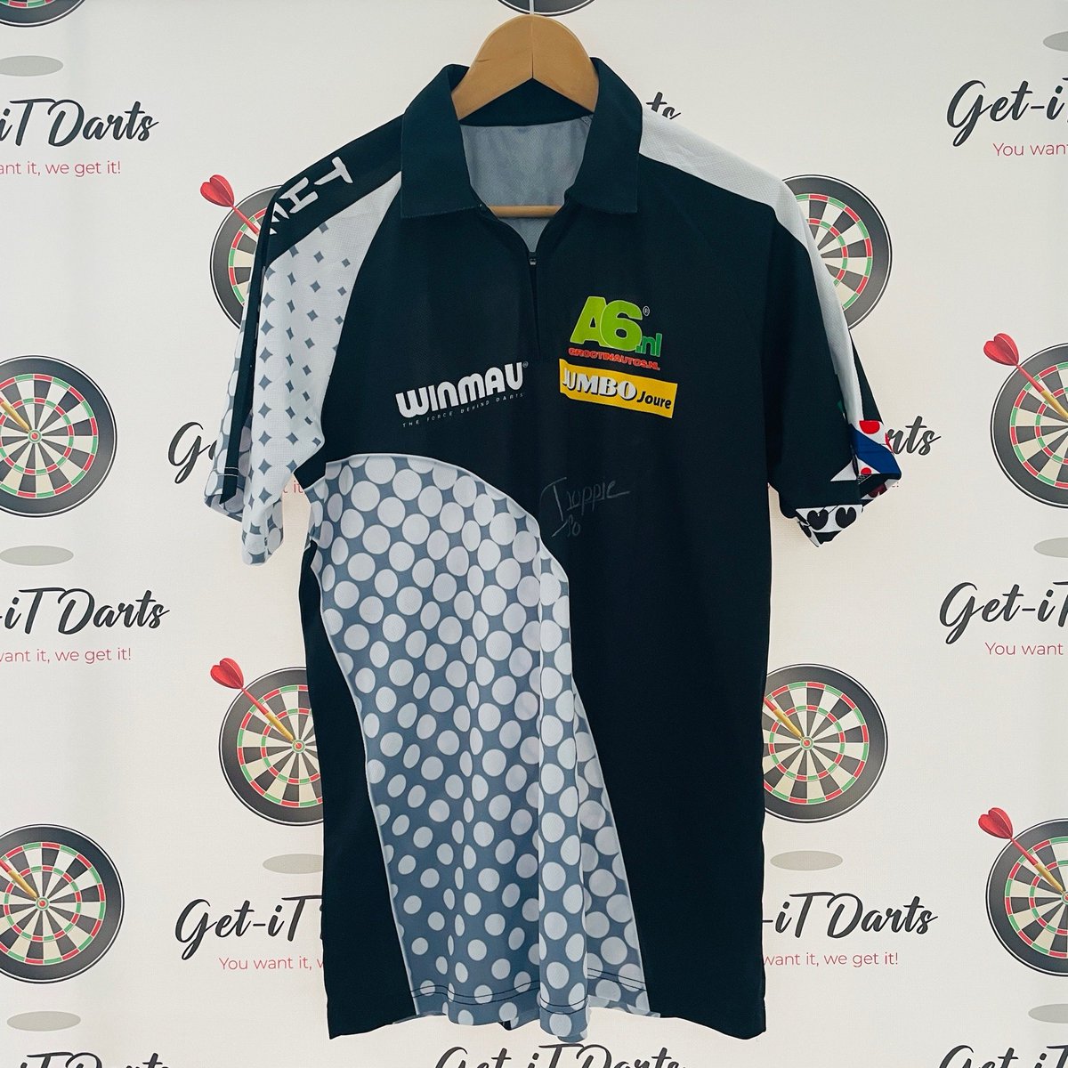 The Freeze did it. What an performance against Wessel Nijman. Also a great game he played. 

Match worn shirts of Danny Noppert are available @get_itdarts 

Check the Webshop!

get-itdarts.nl/webshop/Shirts…