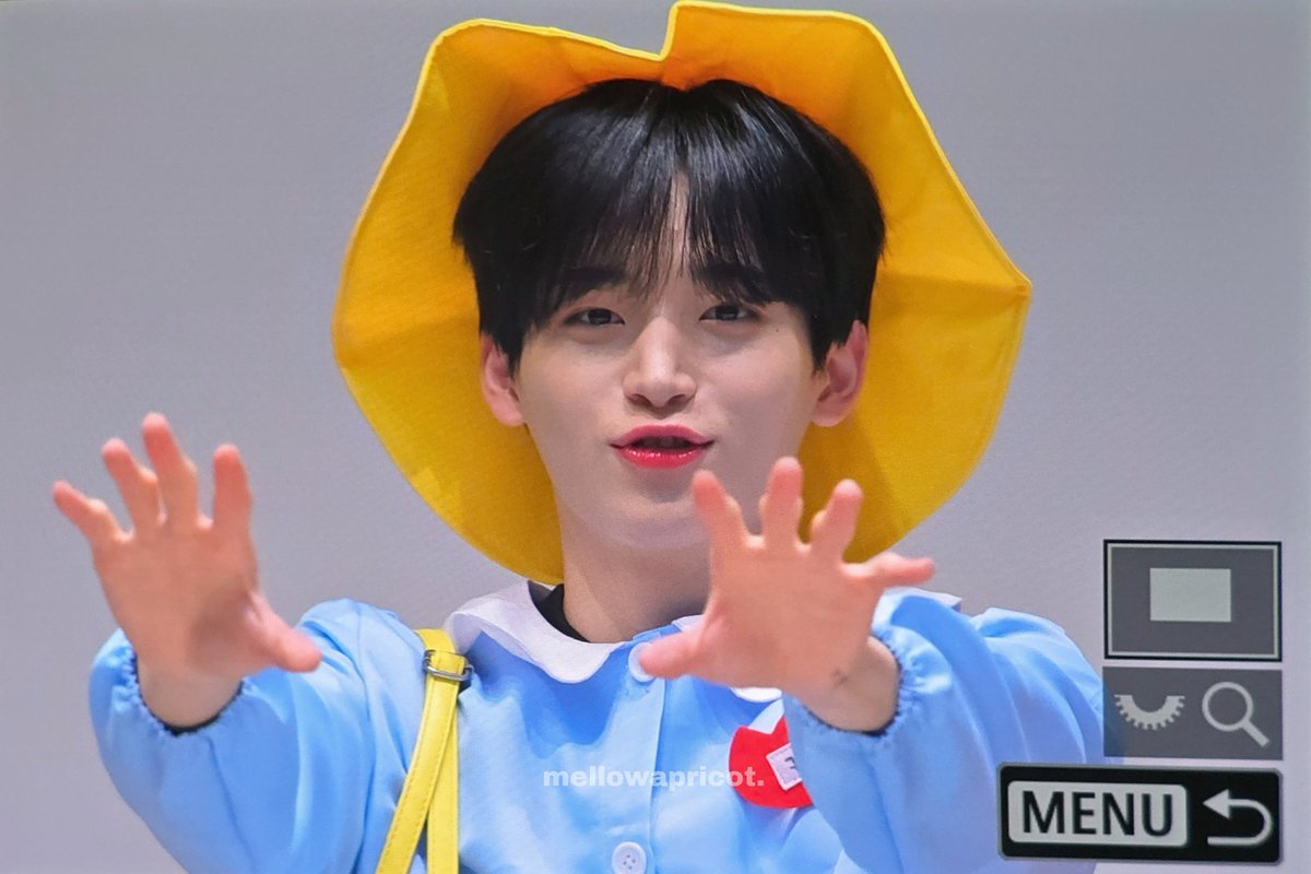 Mellowapricot_9's tweet photo. 📷
240427 팬싸인회

구정모 어린이👼👼👼

#크래비티 #CRAVITY #정모 #구정모 #jungmo #정모야잘생겼다 https://t.co/brqBtywoVX