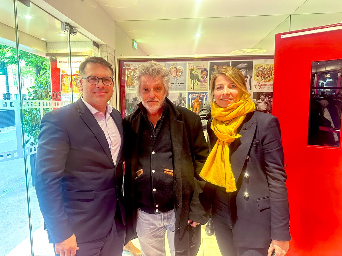 geoffroyboulard's tweet photo. #Culture 🎞️ Heureux d'assister dans la salle mythique du Cinéma Mac-Mahon #Paris17 [partenaire du #Pass17 @Mairie17 https://t.co/RhMD5LXkel] dirigé par B. Vincent à l'avant-première de #BacktoBlack avec @Alix_Bougeret à l'invitation de J-M Arnaud et J-C Thiéry de @lessentielprs https://t.co/Br2imPEdzT