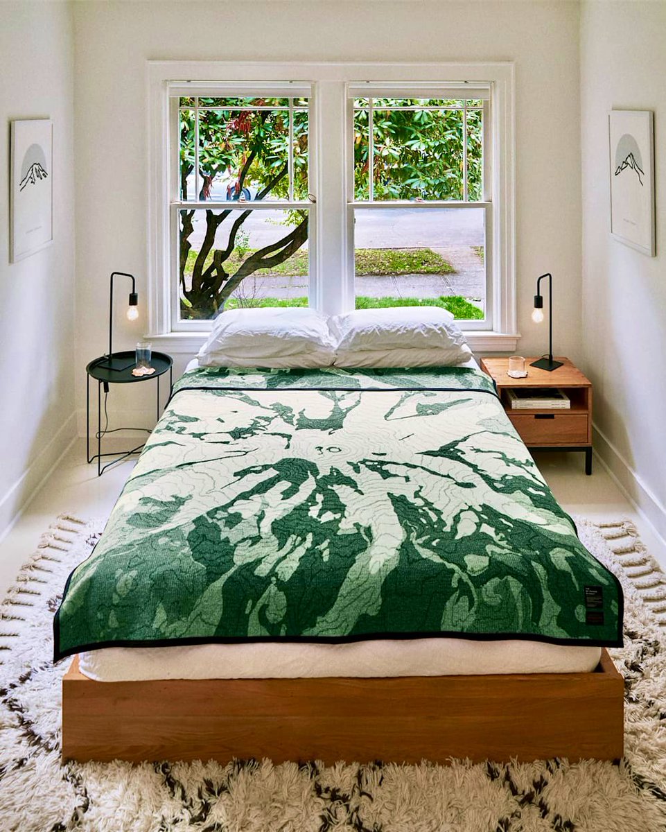 AlisonWants's tweet photo. Trying to resist the urge to purchase this gorgeous blanket — USGS geologic map of Mount Rainier.  

Cost is $325;  a small price to pay for this awesome blanket, right?  😍

@MtRainierWatch @visitmtrainier @PendletonWM @northdrinkware https://t.co/LphRM1qotk