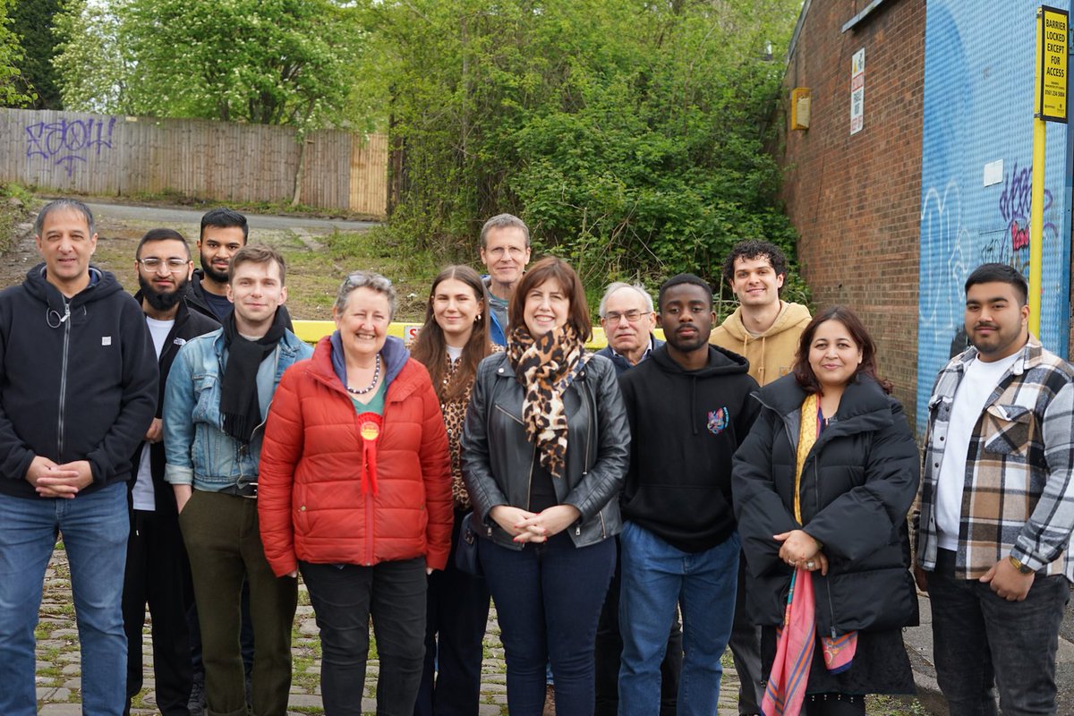 Big team out today for Julie Jarman in Ancoats and Beswick. Julie would be a very hard-working, diligent and committed candidate - please vote for her on Thursday. #votelabour