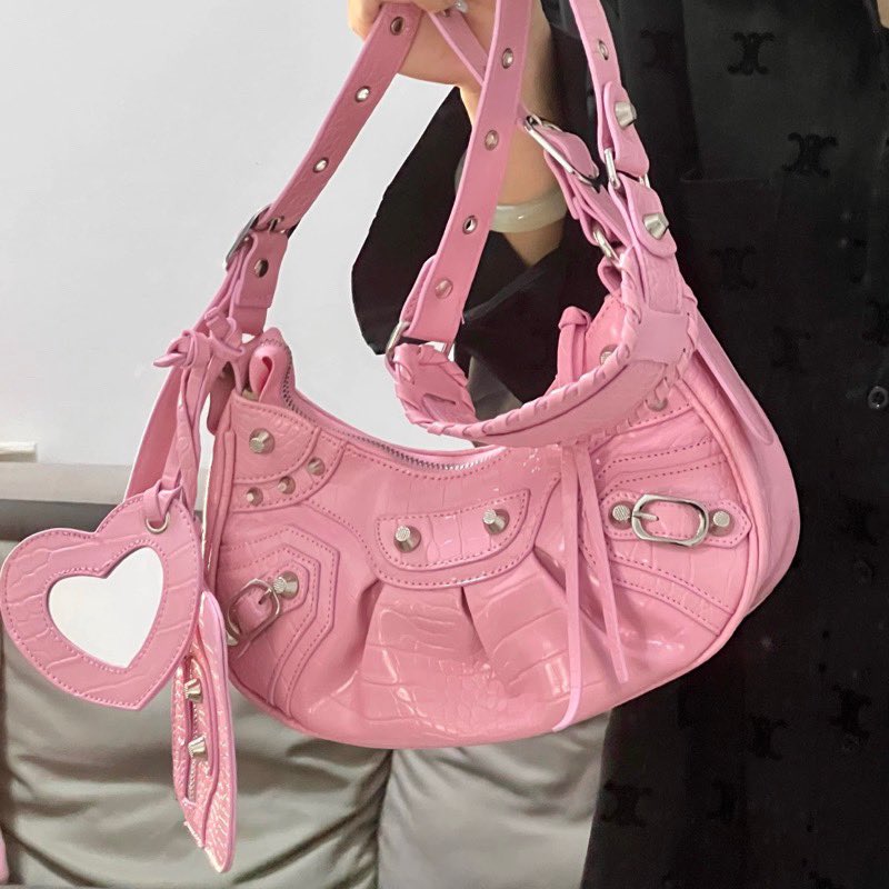 shineche__'s tweet photo. .ᐟ Cute Y2K Bags જ⁀➴

A very needed thread ⭑.ᐟ https://t.co/rIExYQvp8x