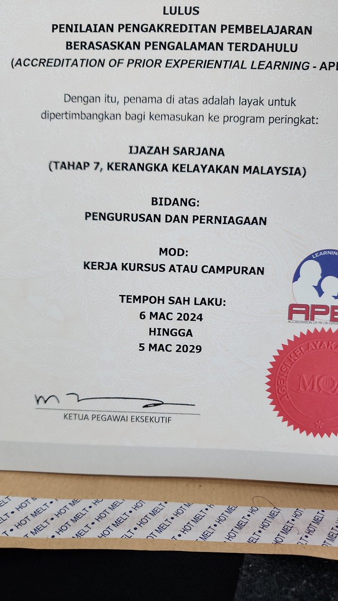 amhisya's tweet photo. Diploma holder now.. done APEL.A and currently looking for MBA program.. https://t.co/MIv06FViHn