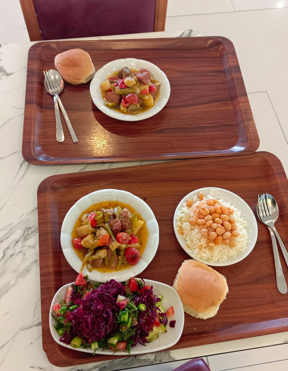 RealistAydn's tweet photo. Kazıklanmak isteyen Ankara istanbul yolu üzerinde Düzce Berceste de yemek yiyebilir iki tabak yemek bir pilav salata 920 lira. 😬😬😬 https://t.co/Ssg0PSpfAT