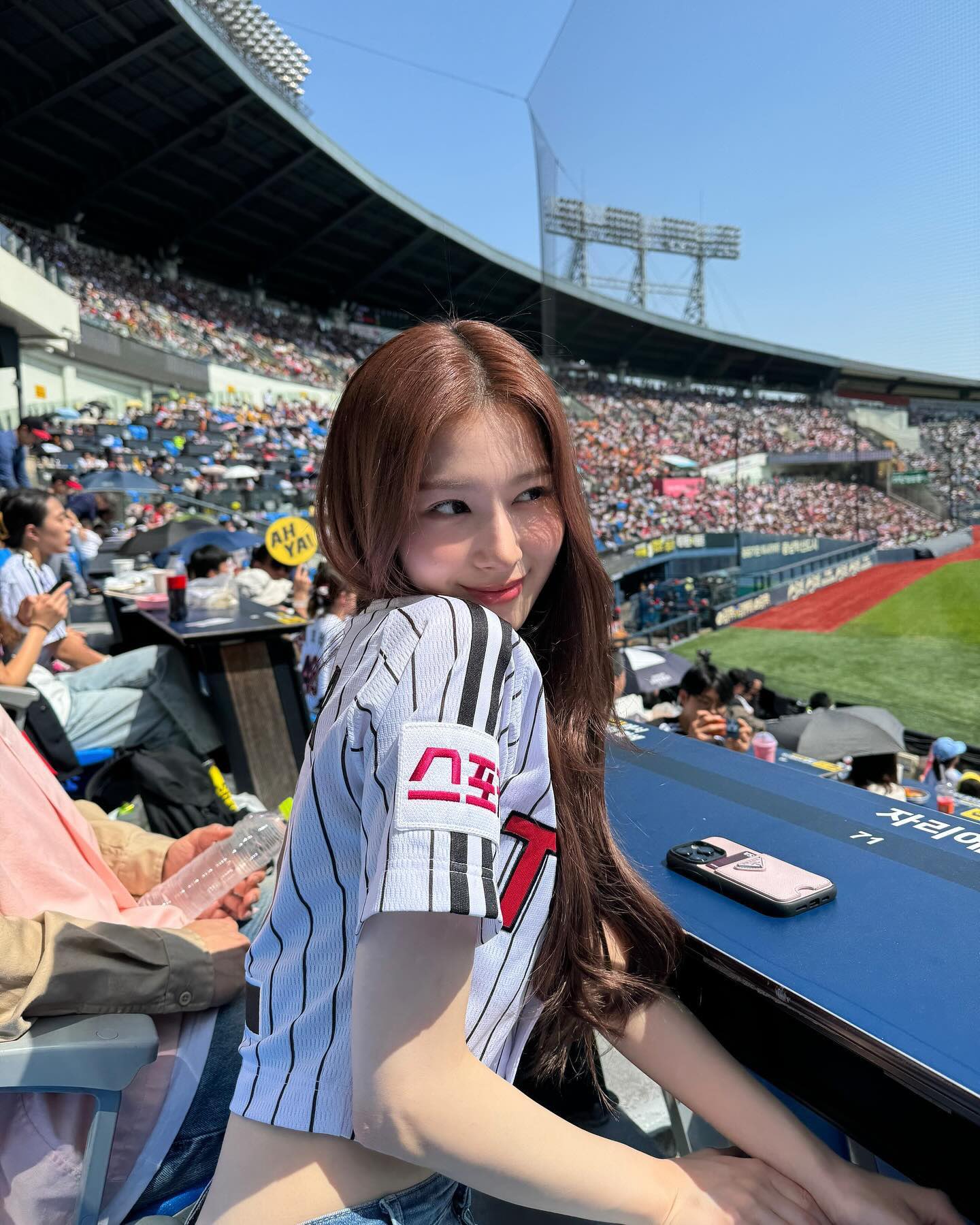 アイドル TWICE SANA baseball Sana throwing the first pitch for LG TWINS today #baseball