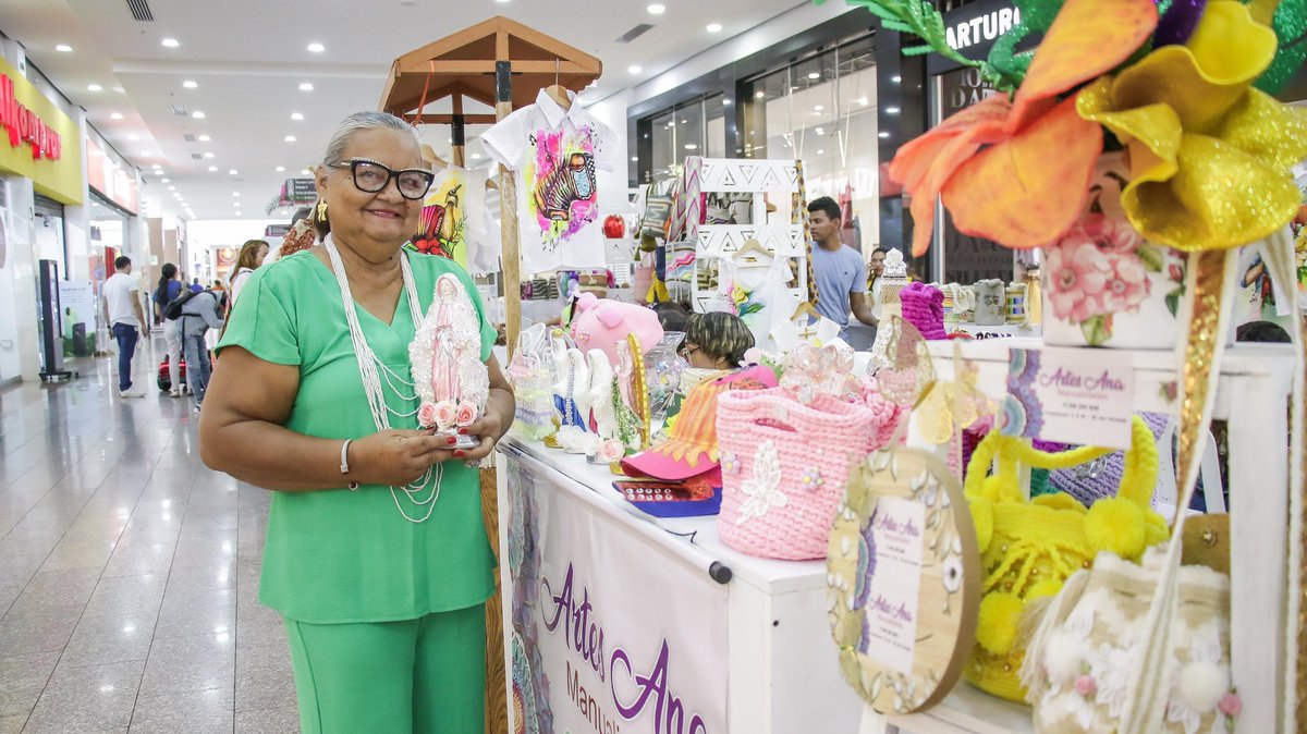 SENACesar_'s tweet photo. El Dir. (e) del @SENACesar_  @eudeszapata dio apertura a la feria de emprendimiento de las víctimas del conflicto armado realizada en @MayalesPlaza en Valledupar. Más de 30 unidas productivas se dieron cita este viernes 27 de abril para comercializar sus productos. @SENAComunica https://t.co/dVnYL8Cd8w