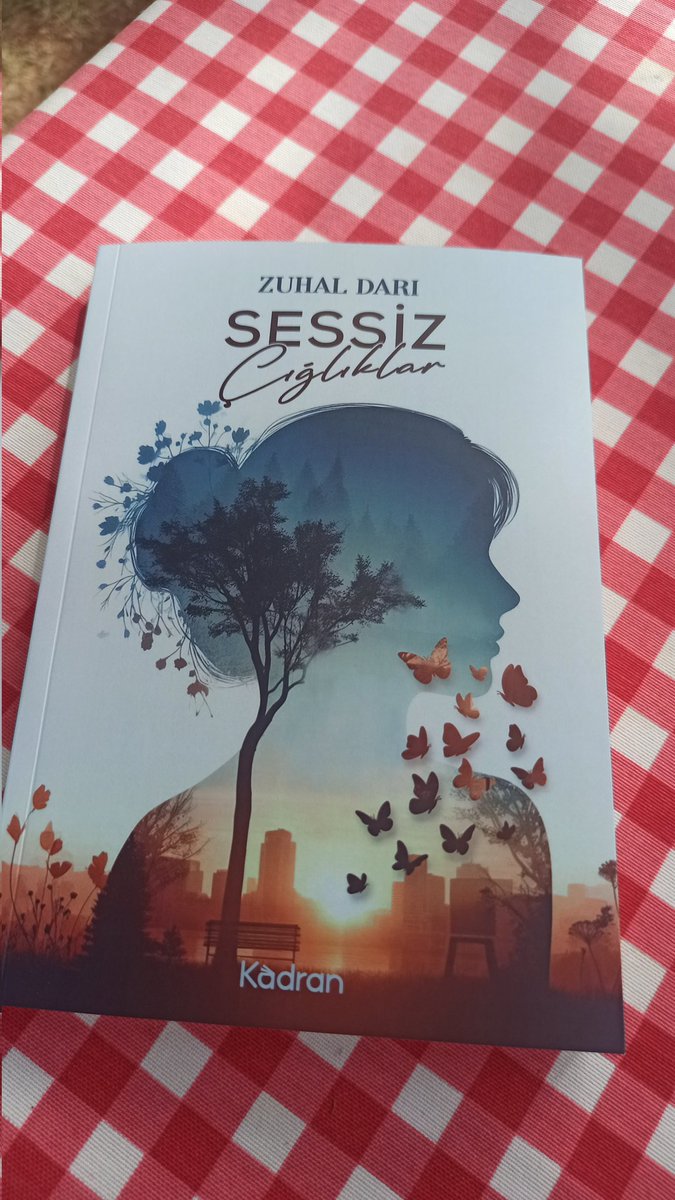 'Hayalleriniz,mutluluğunuz bir kelebeğin ömrü kadar kısa da olsa, kendiniz olmaktan vazgeçmeyin' diyerek çıktığın bu yolculukta, kelebek olmak isteyen tırtılların çoğalması dileğiyle..❤️ Kymetli eserini okumaya heyecanla başlıyorum..📚 @acemi_yazarrr