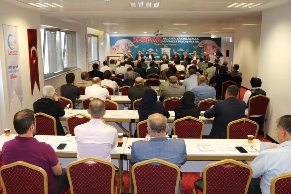HalilAdiguzl's tweet photo. 📍CANSUYU Temsilciler Toplantımızı Genel Merkezimizde icra ettik. Mazlum ve mağdurlara umut olmak için Kurban Bayramı öncesinde Temsilcilerimiz yeni hedeflerini alarak büyük bir heyecan ve coşku Ile görev alanlarına döndüler.

Kurban, Allah’a yakınlaşmak, Muhtaçla paylaşmaktır. https://t.co/BeXBEz3JiS