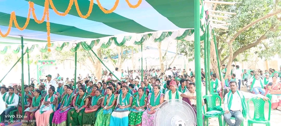 sipusamir's tweet photo. ମୋ ନେତା ତଥା ପାଟଣା ନିର୍ବାଚନ ମଣ୍ଡଳୀ ବିଜୁ ଜନତା ଦଳର ବିଧାୟକ ପ୍ରାର୍ଥୀ ଜଗନ୍ନାଥ ନାଏକଙ୍କୁ ଶତ ଶତ ନମନ, ପାଟଣା ର ଉନ୍ନତି ପାଇଁ ଏବଂ ବିଜେଡ଼ି ସଂଗଠନ କୁ ଶକ୍ତିଶାଳୀ କରିବା ପାଇଁ ଯେ ସମର୍ପିତ ହୋଇ ନିଃସ୍ଵାର୍ଥପର ଭାବେ କାର୍ଯ୍ୟ କରୁଛନ୍ତି। ସେ ଭଳି ଜନନେତା ଙ୍କୁ ପୁଣିଥରେ ଜିତାଇବା ପାଇଁ ଆସନ୍ତୁ ସମସ୍ତେ ମିଳିମିଶି ଶଙ୍ଖ ଚିଂହ୍ନ https://t.co/JjgRsyAvz0
