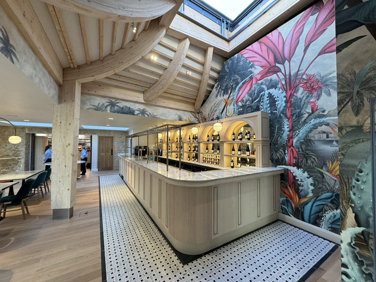 Fantastic to be invited to The Sherborne VIP opening, kitchen and bars designed and installed by Tailor Made, wonderful to see it in use and full swing.