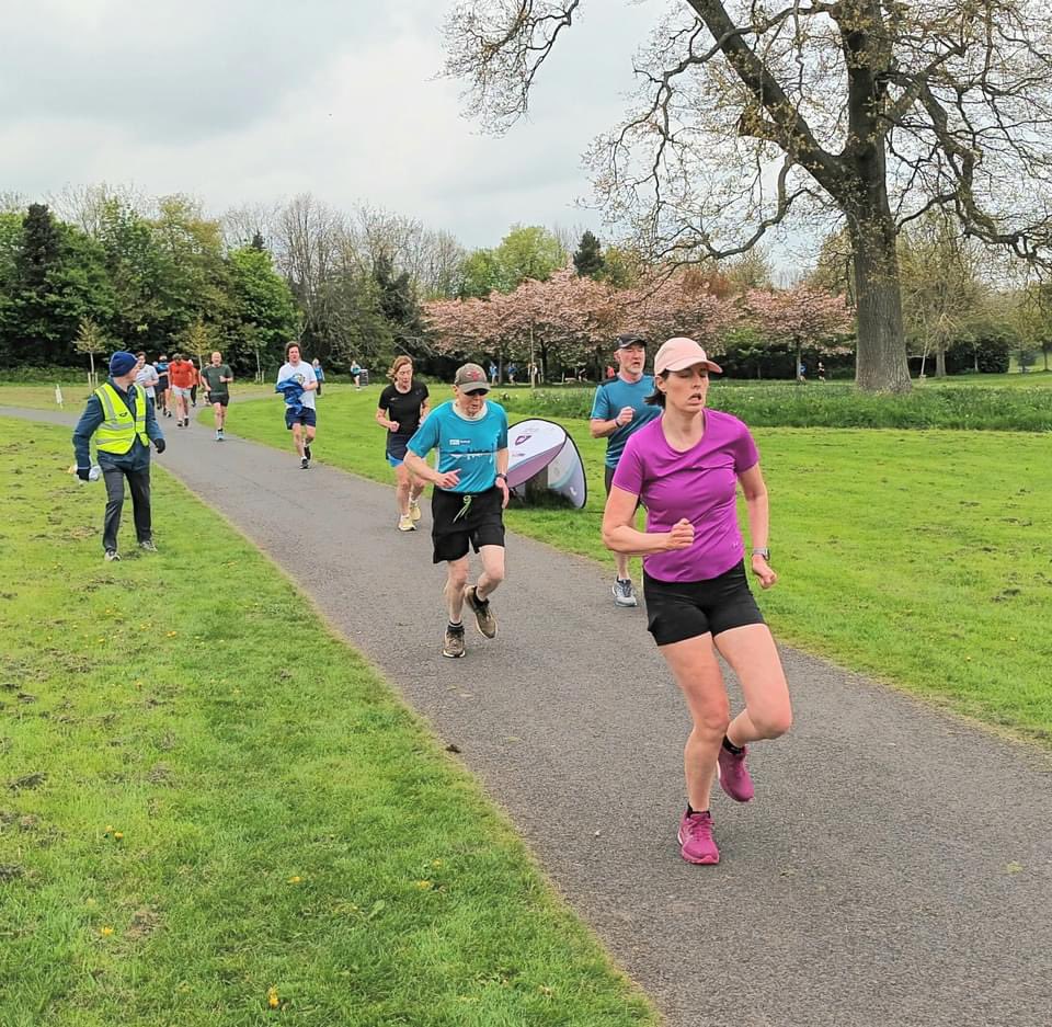 Good, good, good, good vibrations, She's giving me excitations ( bop, bop) I'm pickin up good vibrations....🎶🎶😎 This was the vibe at Cabinteely Parkrun today as music drifted over the park encouraging everyone along.  31 first timers