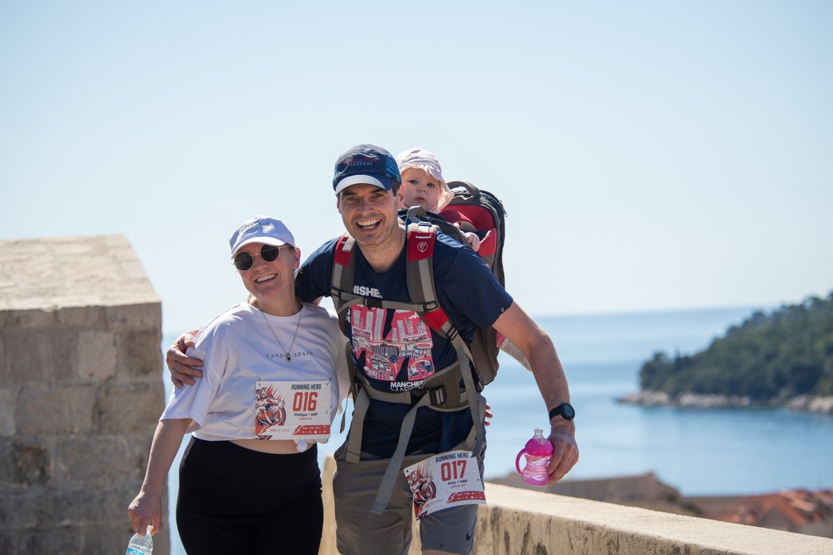 DuMotion's tweet photo. Perfect family photo! 💙🥰🏃🏃‍♀️ #RunTheWall #Dubrovnik #running https://t.co/kxyDF7jI4S