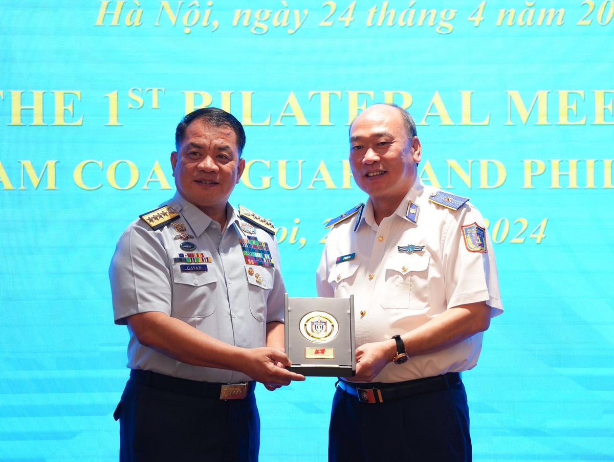 𝐋𝐎𝐎𝐊: The PCG Commandant, CG Admiral Ronnie Gil Gavan together with the VCG Commandant, Major General Le Quang Dao, successfully held the inaugural Bilateral Meeting in Hanoi, Vietnam on 24 April 2024. ✍️shorturl.at/cwI56 #DOTrPH🇵🇭 #CoastGuardPH #MaritimeSectorWorks