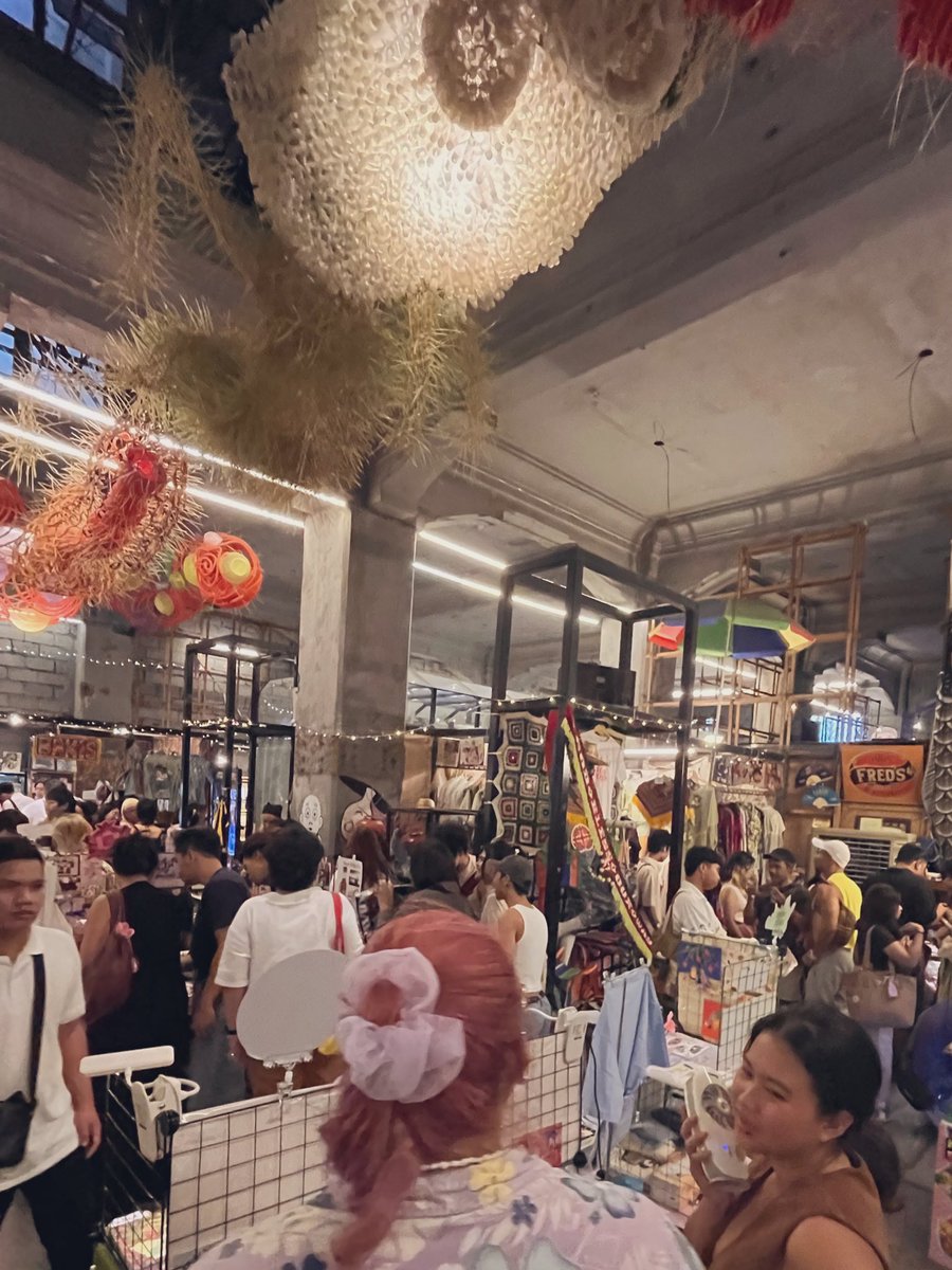Lady_Bedspacer's tweet photo. the HUB was poppin’ with PRIDE in da gayborhood for the super queer market!
#escolta #binondo #soberspaces https://t.co/9yohkIYrHN
