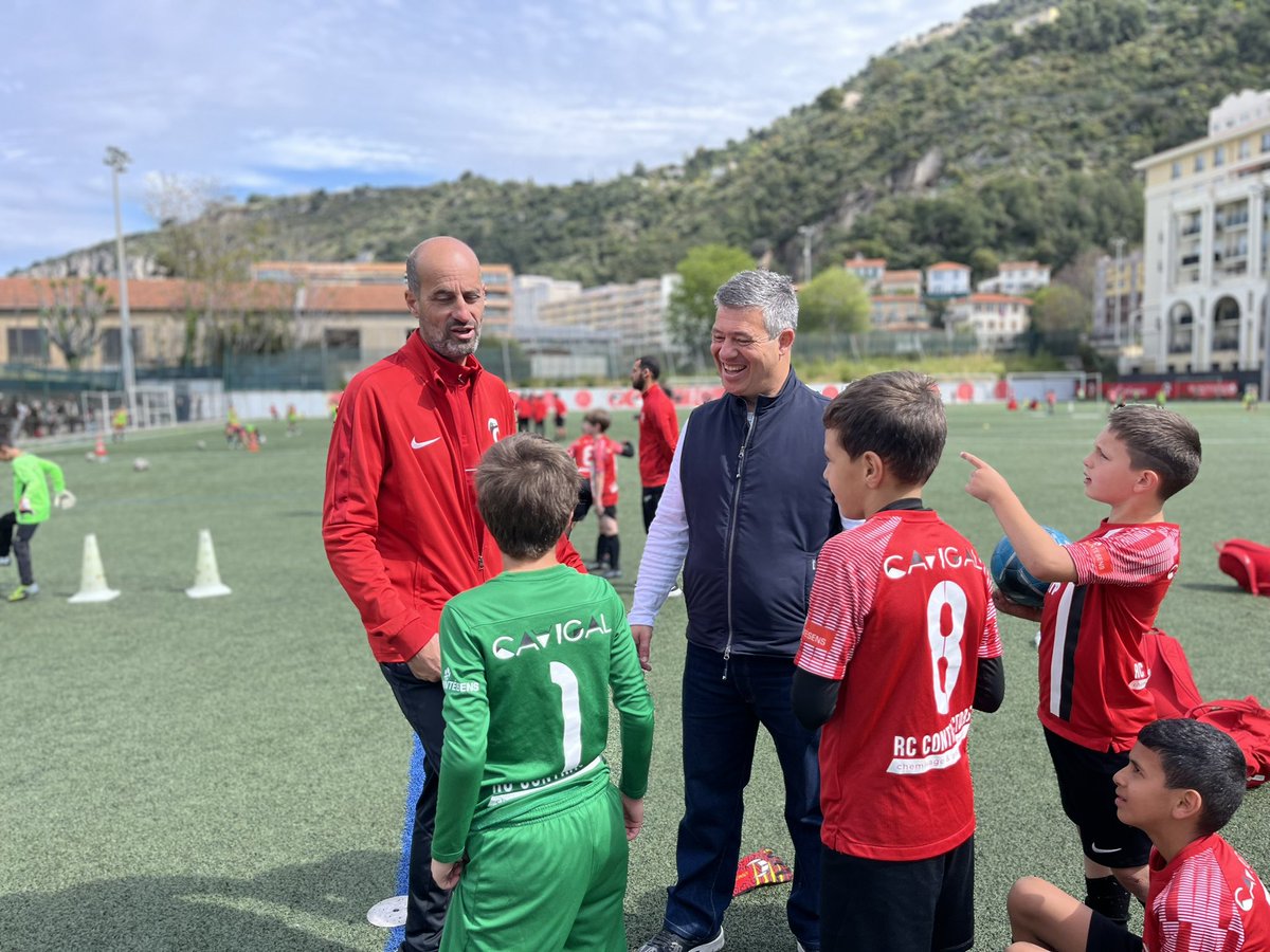 Elles récompensent les projets associatifs, éducatifs et les résultats de ce club formateur de la @VilledeNice à travers l’engagement de ses présidents, Jonathan Mammoliti et Diego Noto, éducateurs et jeunes footballeuses et footballeurs. 
Toutes nos félicitations ! ⚽️
#sport06