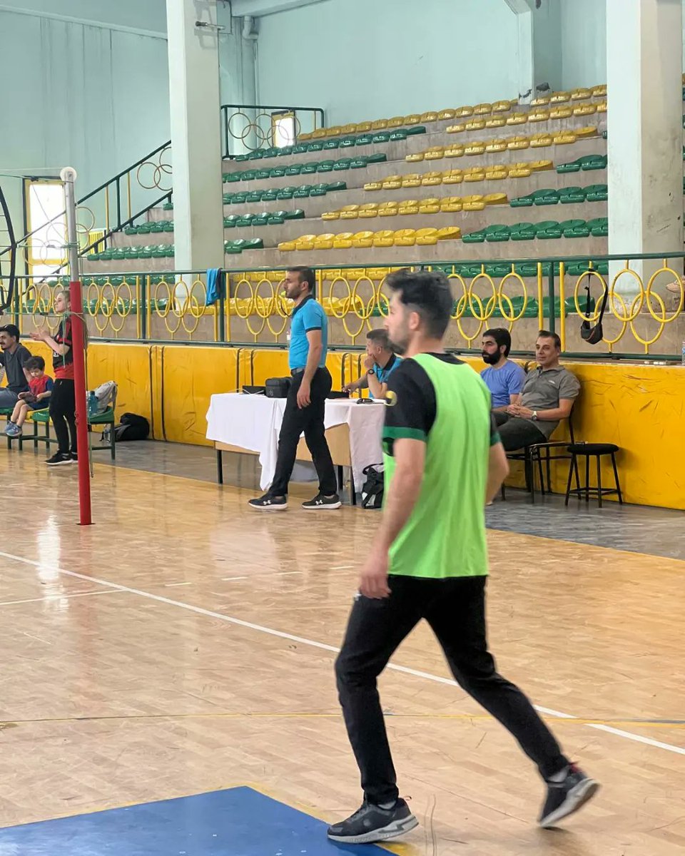 Urfa Mesleki ve teknik Anadolu lisesinde düzenlenen Öğretmenler arası voleybol turnuvası tüm hızıyla devam ediyor...