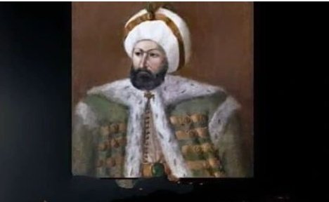 1◾Trabzon Rum imparatoru elçisi Fatih Sultan Mehmet'in huzuruna çıkıp; 'Kralımız bundan sonra size vergi vermeyeceğimizi söyledi. Ayrıca bu zamana kadar verdiğimiz tüm vergileride geri istemektedir' diye söyleyince fatih bu söze gülümser ve şu cevabı verir.