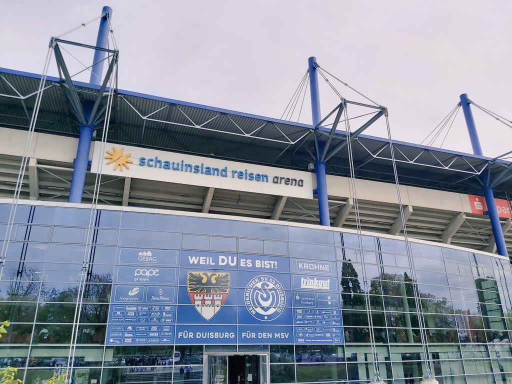 nielsvenus's tweet photo. In de Schauinsland-Reisen-Arena bij MSV Duisburg - SV Sandhausen, een belangrijke wedstrijd voor de thuisploeg in de 3. Liga 🇩🇪
@MSVDuisburg 🔵⚪ - @SV_Sandhausen ⚫⚪
#groundhopping #MSVSVS https://t.co/magTkNmCO6