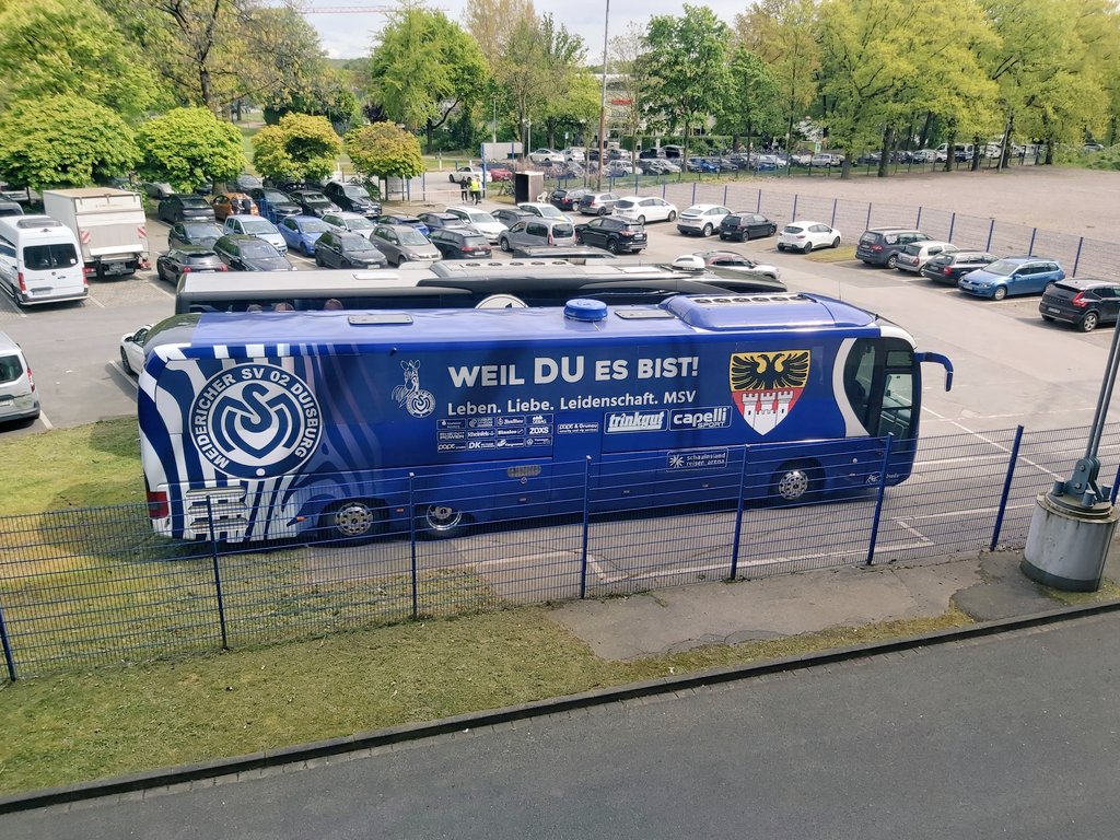 nielsvenus's tweet photo. In de Schauinsland-Reisen-Arena bij MSV Duisburg - SV Sandhausen, een belangrijke wedstrijd voor de thuisploeg in de 3. Liga 🇩🇪
@MSVDuisburg 🔵⚪ - @SV_Sandhausen ⚫⚪
#groundhopping #MSVSVS https://t.co/magTkNmCO6
