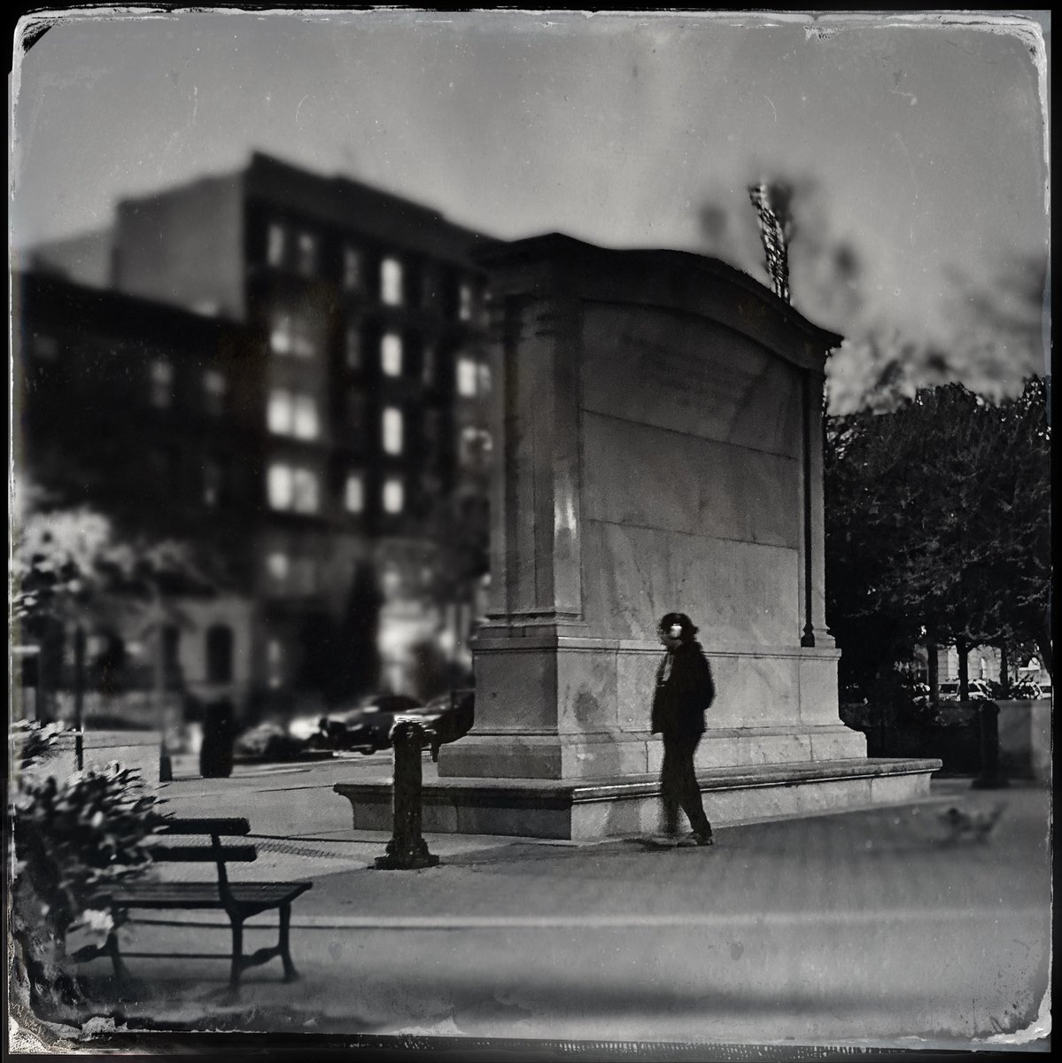 eslieber's tweet image. Leaving the Park #Hipstamatic #Tinto1884 #DTypePlate