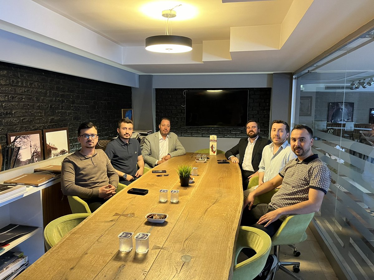 Genç MÜSİAD Balıkesir Başkanımız Ahmet Yılmaz ve Yönetim Kurulu, MÜSİAD Balıkesir Şube Başkanımız Tuğrul Demirbaş’a iş yerinde hayırlı ziyaretinde bulundu. Tecrübe paylaşımları ve misafirperverlikleri için teşekkür ederiz.