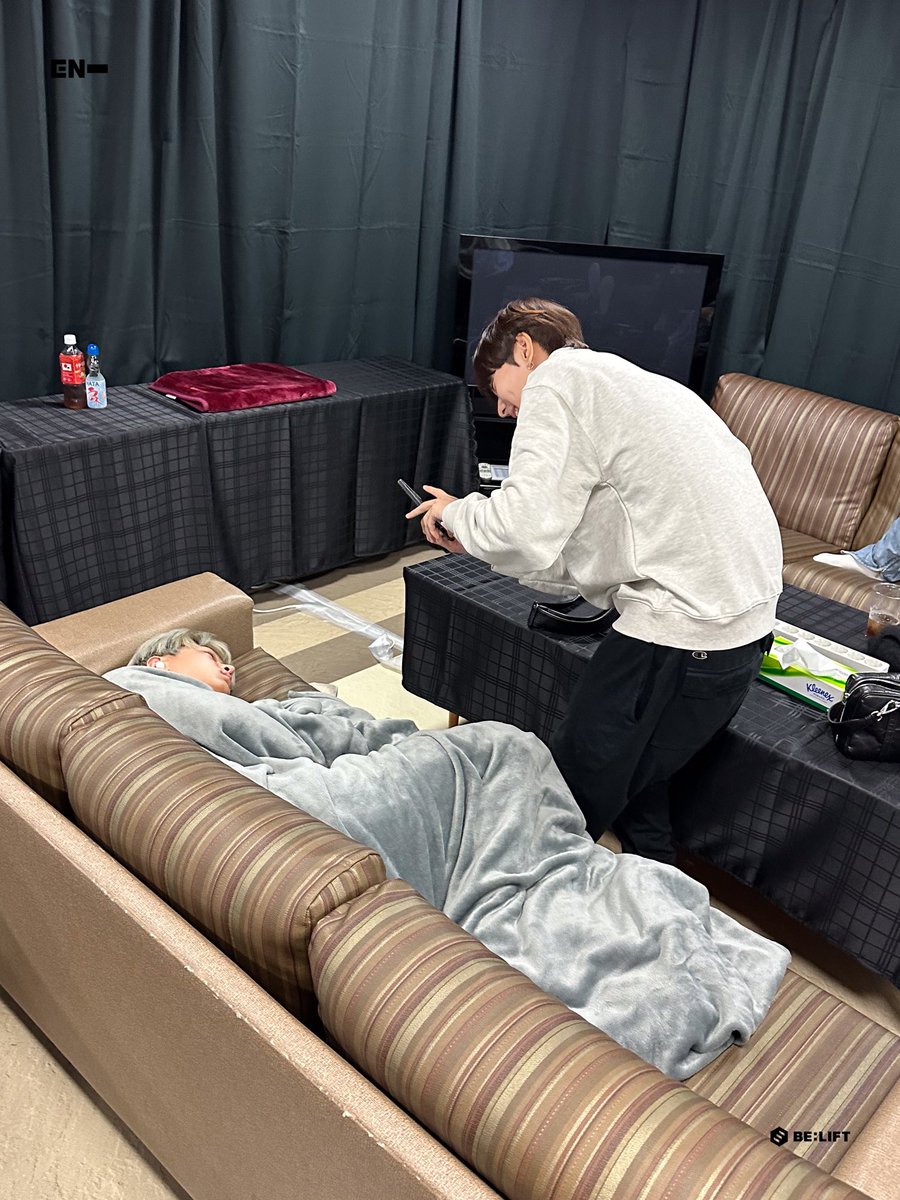 아니 젱양 지분뭐야 ㅁㅊ
평소에 뭐얼마나 붙어있는거야