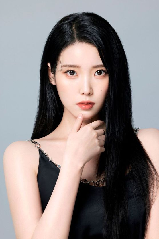 Happy 31st birthday to the legendary IU!