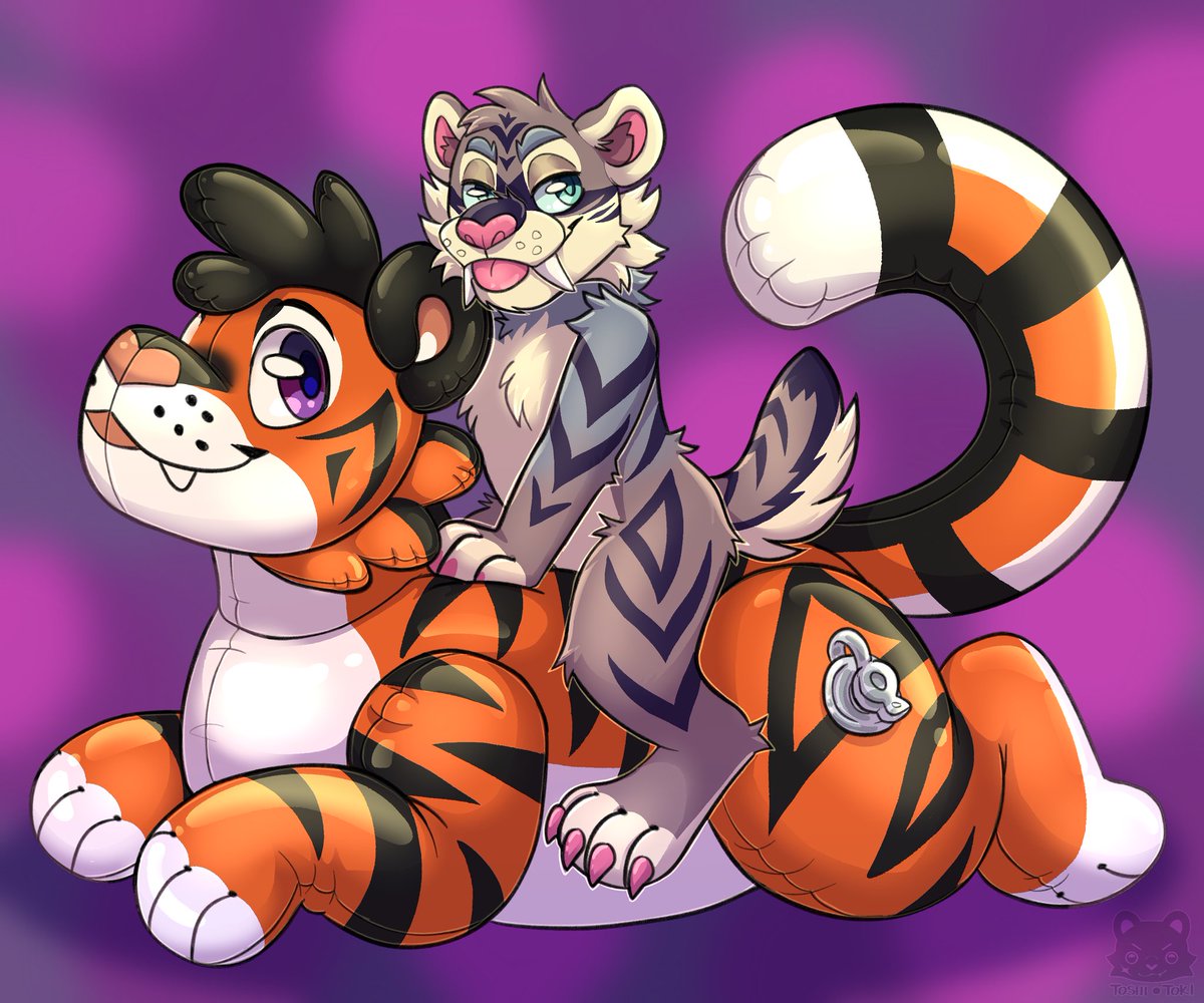 #squeakysaturday I'd like to introduce my new saber scratch, riding in on his favorite pooltoy cat! Art by @Toshi_Toki_