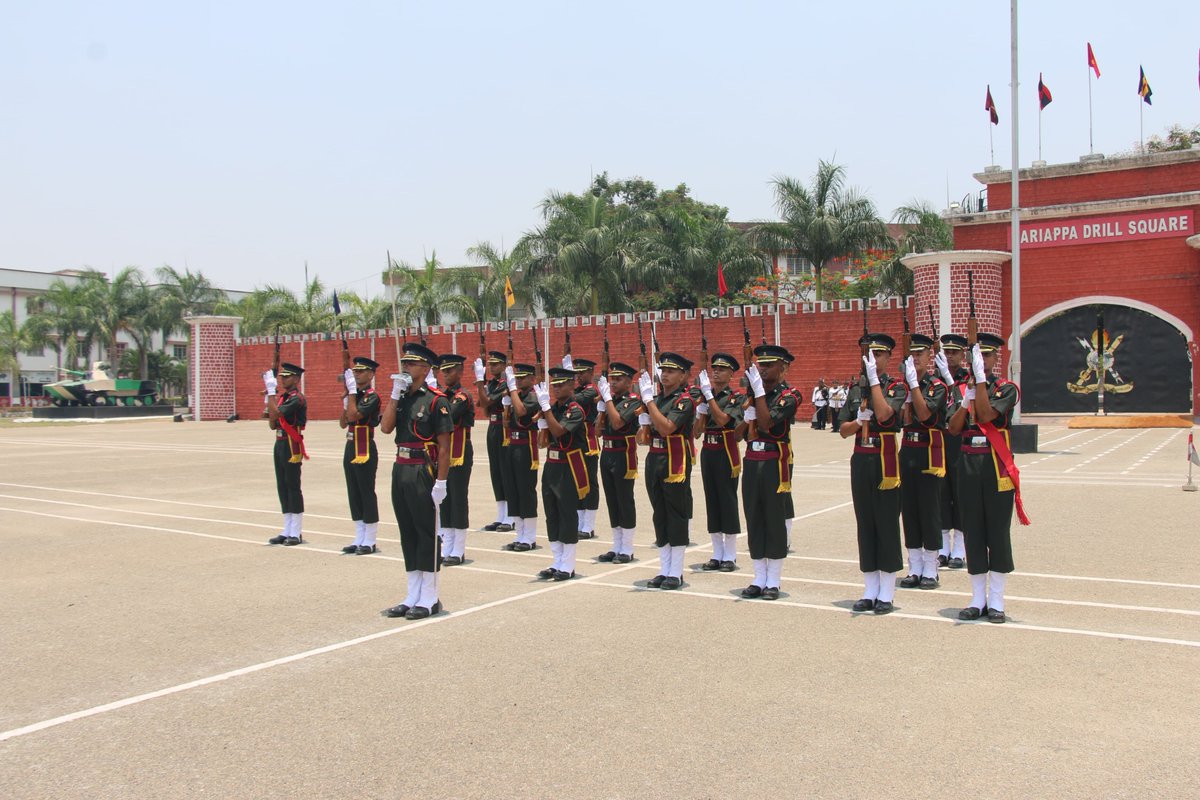 𝗜𝗻𝘁𝗲𝗿 𝗣𝗹 𝗗𝗿𝗶𝗹𝗹 𝗖𝗼𝗺𝗽𝗲𝘁𝗶𝘁𝗶𝗼𝗻
Precision, Discipline and Teamwork took centre stage at the Inter Platoon Drill Competition conducted on 27 Apr 2024 for Spring Term-24 at the Cadets Training Wing (#CTW), #MCEME.
#IndianArmy
@artrac_ia
@adgpi
1/2