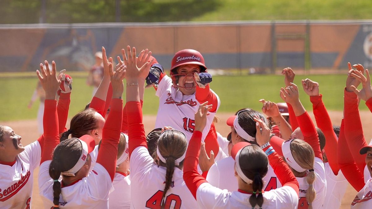 Walk-off home run extends @StonyBrookSB's winning streak to 18 games. d1sb.co/3xO4Z0g