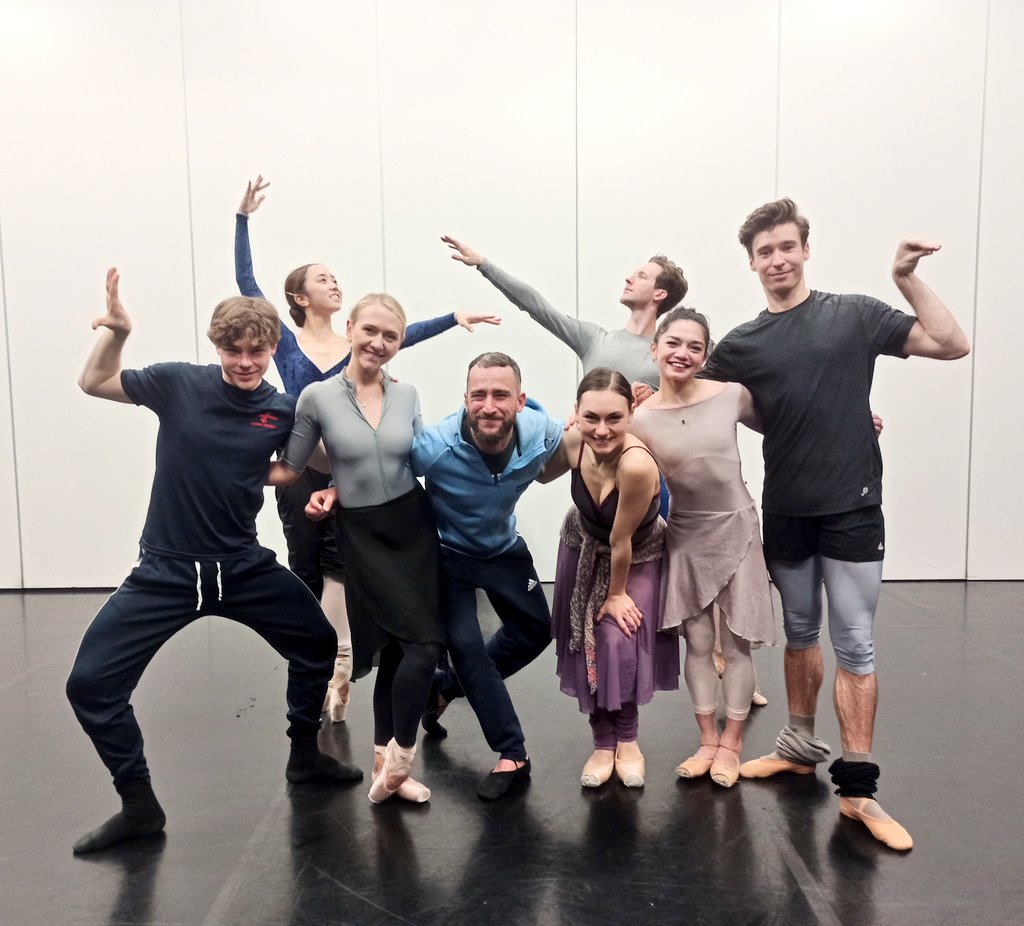 It's not work on a Saturday if you're with this AMAZING group of dancers! Had an exciting, inspiring & fun 2 weeks with @northernballet & its brilliant dancers. Can't wait to be back in a couple of weeks ahead of #Sketches, a night of new choreography May 9 & 10. Don't miss it!