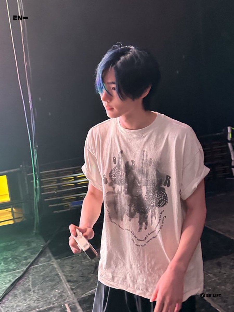 SO HE REALLY DID DYE HIS HAIR BLUE ONCEHDHKWOW