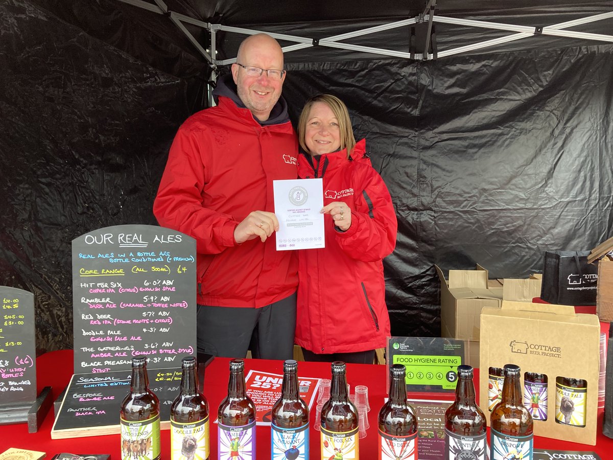 Great to visit Dulverton Farmer's Market today to present the Cottage Beer Project with their @sascampaigns Silver Plastic Free Business Champions certificate. #PlasticFreeExmoor #PlasticFreeCommunities #Exmoor @ExmoorNP @VisitDulverton @visitexmoor @CAMRA_Official @ZeroWaste_Now
