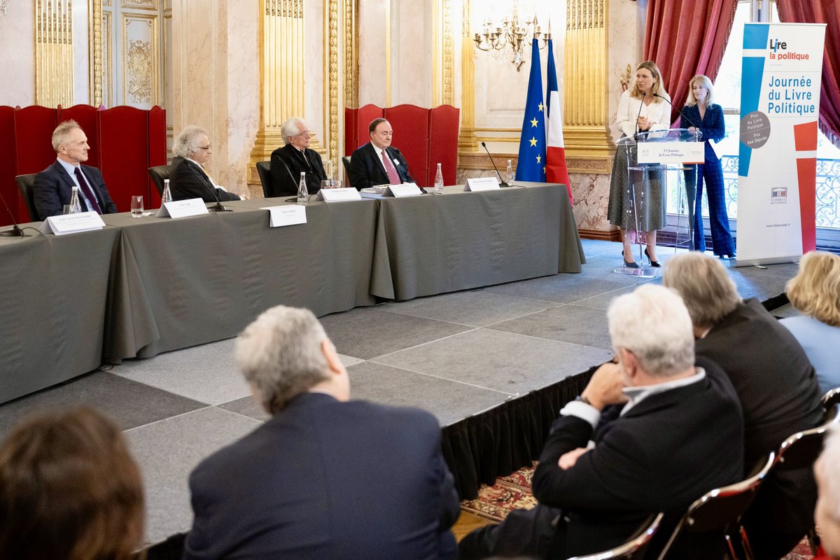 Bravo à Michèle Cotta, Pascal Perrineau et Hervé Gattegno lauréats des 33èmes prix des députés et du livre politique et du prix spécial du jury ! Il était juste que des vies consacrées à l’observation de la vie publique et politique soient récompensées à l’<a href="/AssembleeNat/">Assemblée nationale</a>. #JLP2024