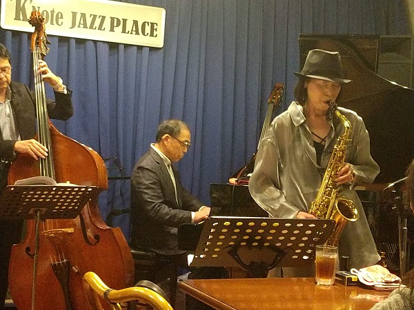 yappy1023's tweet photo. 【 Lazy Day Live＆Session 】
↓↓本文と写真はこちら
https://t.co/gJ1i79Mcdy

#OFFICEYAPPY #YAPPY #埼玉県本庄市 #本庄市 #児��郡 #埼玉北部 #JAZZ #ジャズ #ライブ #ジャズライブ #高崎 #Knote #ケイノート #LazyDay #セッション https://t.co/vXh3aRIr4P