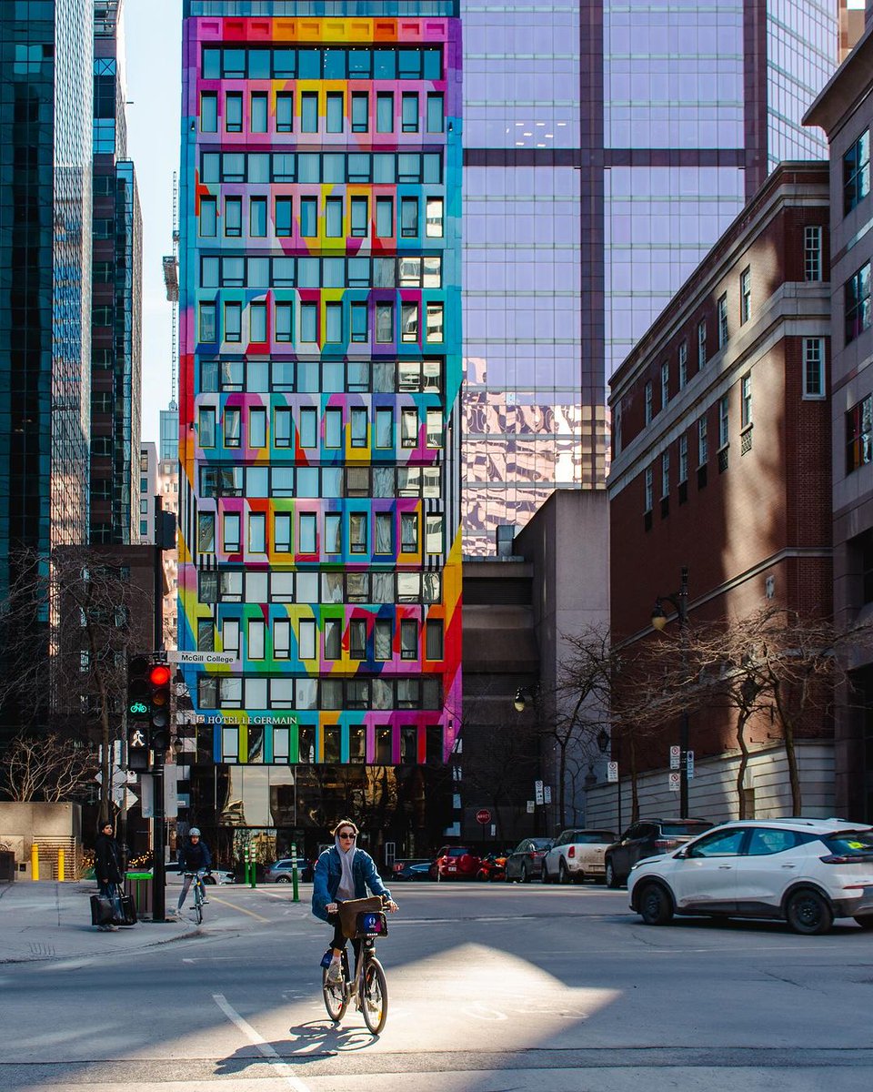 La façade colorée de l'hôtel Le Germain Montréal 🌈

📷 bygabrielmartins #Montréal #MTLmoments #PhotoduJour