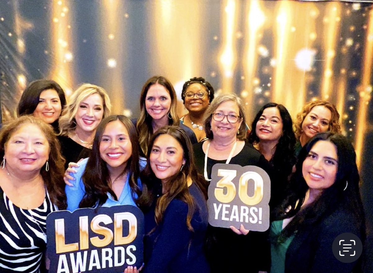 ivonnecadena1's tweet photo. Celebrating TOY/Finalist Mr. Edley @EdleyBrian @PetersColonyES #LisdOne #LisdStrive https://t.co/HhRqHnYJ0t