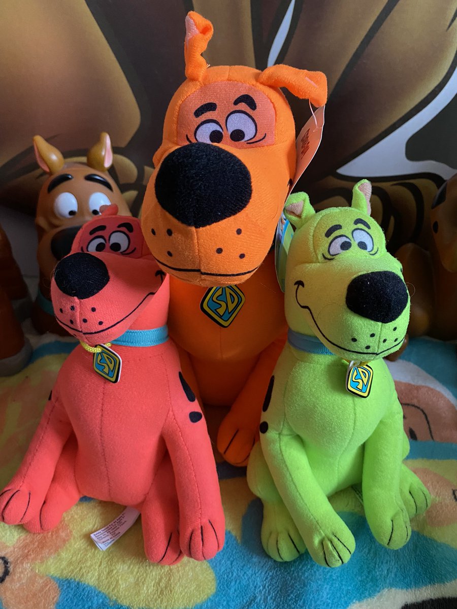 Ruh Roh! Check out this Official Toy Factory Neon orange Scooby Plush! What a great item to add to the collection! RIKES! What colour should I get next? 🐕