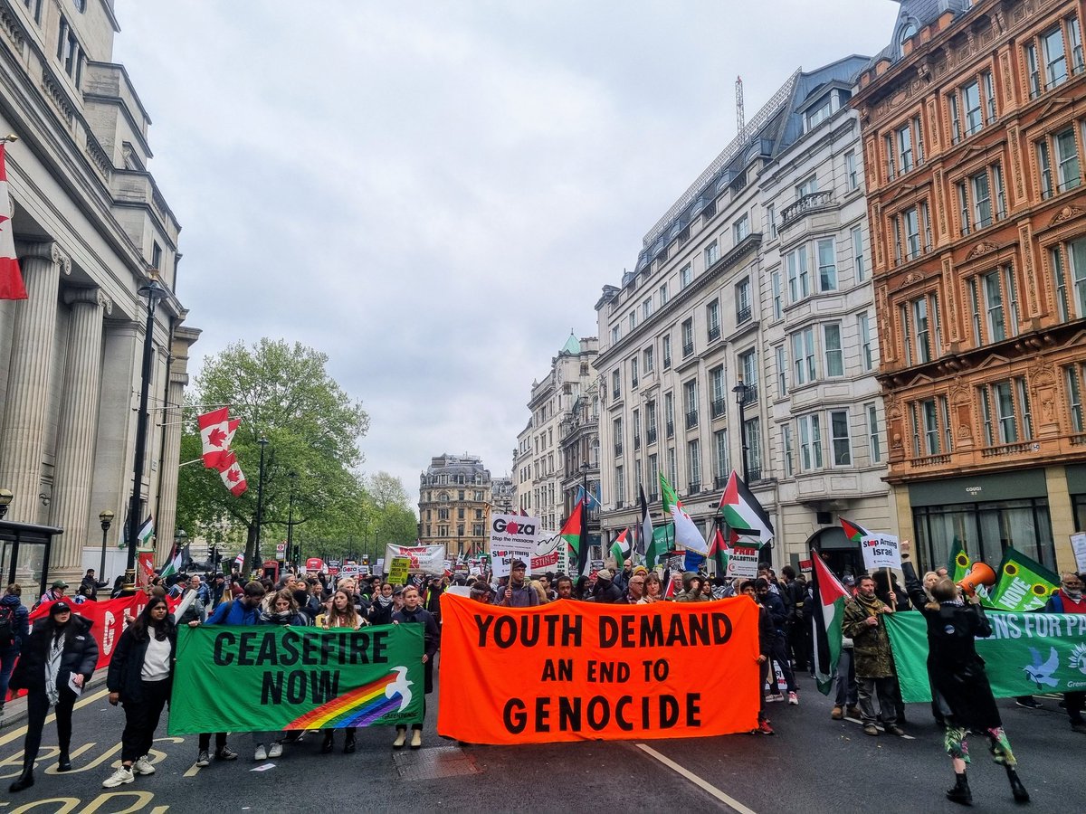✊ The fight for justice in Palestine is the fight for climate justice. Activists from more than a dozen climate groups came together today on the National March for Palestine in London. We demand an immediate ceasefire and an end to UK arms sales to Israel.
