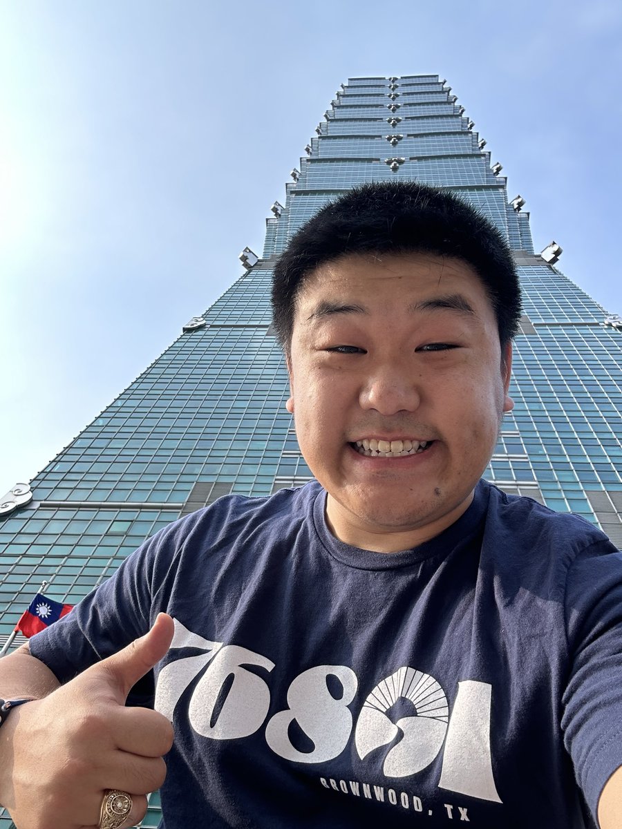 .@TAMU Took the Aggie Ring to new heights again!! This time to Taiwan’s tallest building, Taipei 101 臺北101!!! Got the unique opportunity to actually bring it up to Floor 101!! And got to represent @TAMUmedicine rural med site @brownwoodtx @CityofBrownwood !! #AggiesInTaiwan
