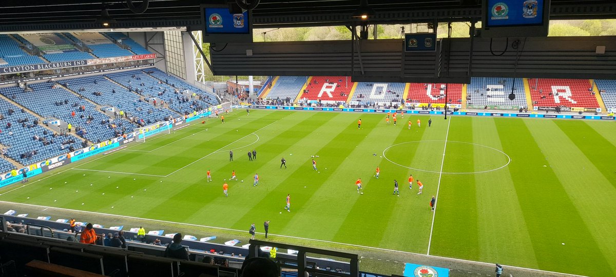 RHB_ONLINE's tweet photo. RHB Sport today live from Ewood Park at 2-30pm with @StuartWearden🎙, commentary on Blackburn Rovers V Coventry in the Championship. A win would secure championship safety for next season against a Coventryvside who have lost the last 3 league games. ⚽️⚽️📻 https://t.co/XLkf0AYlJv
