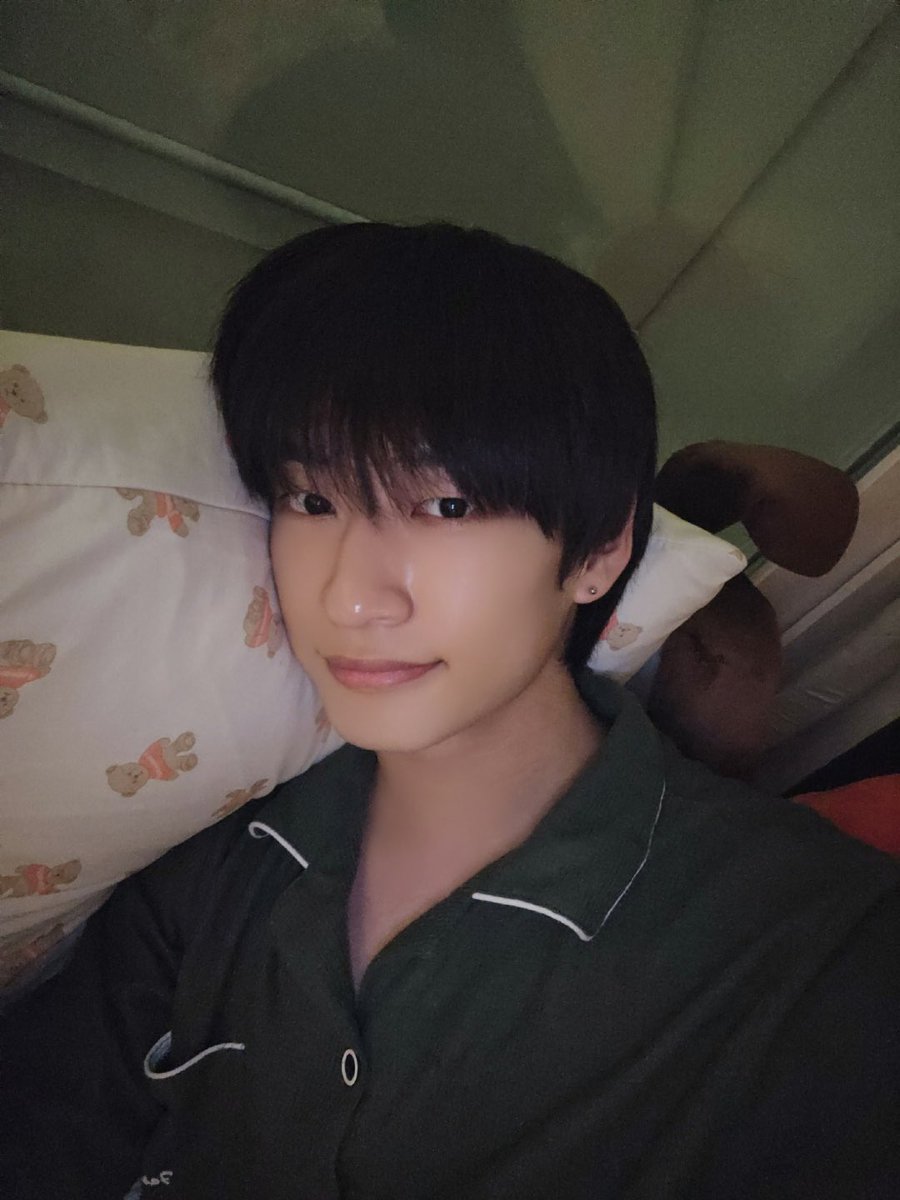 OmegaX_members's tweet photo. [#OX]

주말도 잘 보내💜💚

#OMEGA_X #오메가엑스 
#태동 #TAEDONG https://t.co/ngaiSGenau