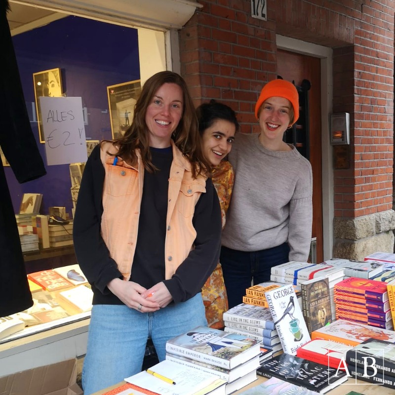 Athenaeum Boekhandel (@athenaeum) on Twitter photo #Koningsdag bij <a href="/HetMartyrium/">Boekhandel Het Martyrium</a>! 4 winkels zijn gesloten, alleen op de Van Baerle en het Bijlmerplein verkopen we ramsj voor mooie prijzen.
(Scheltema.nl & Athenaeum.nl zijn 24/7 open) #Koningsdag bij <a href="/HetMartyrium/">Boekhandel Het Martyrium</a>! 4 winkels zijn gesloten, alleen op de Van Baerle en het Bijlmerplein verkopen we ramsj voor mooie prijzen.
(Scheltema.nl & Athenaeum.nl zijn 24/7 open)