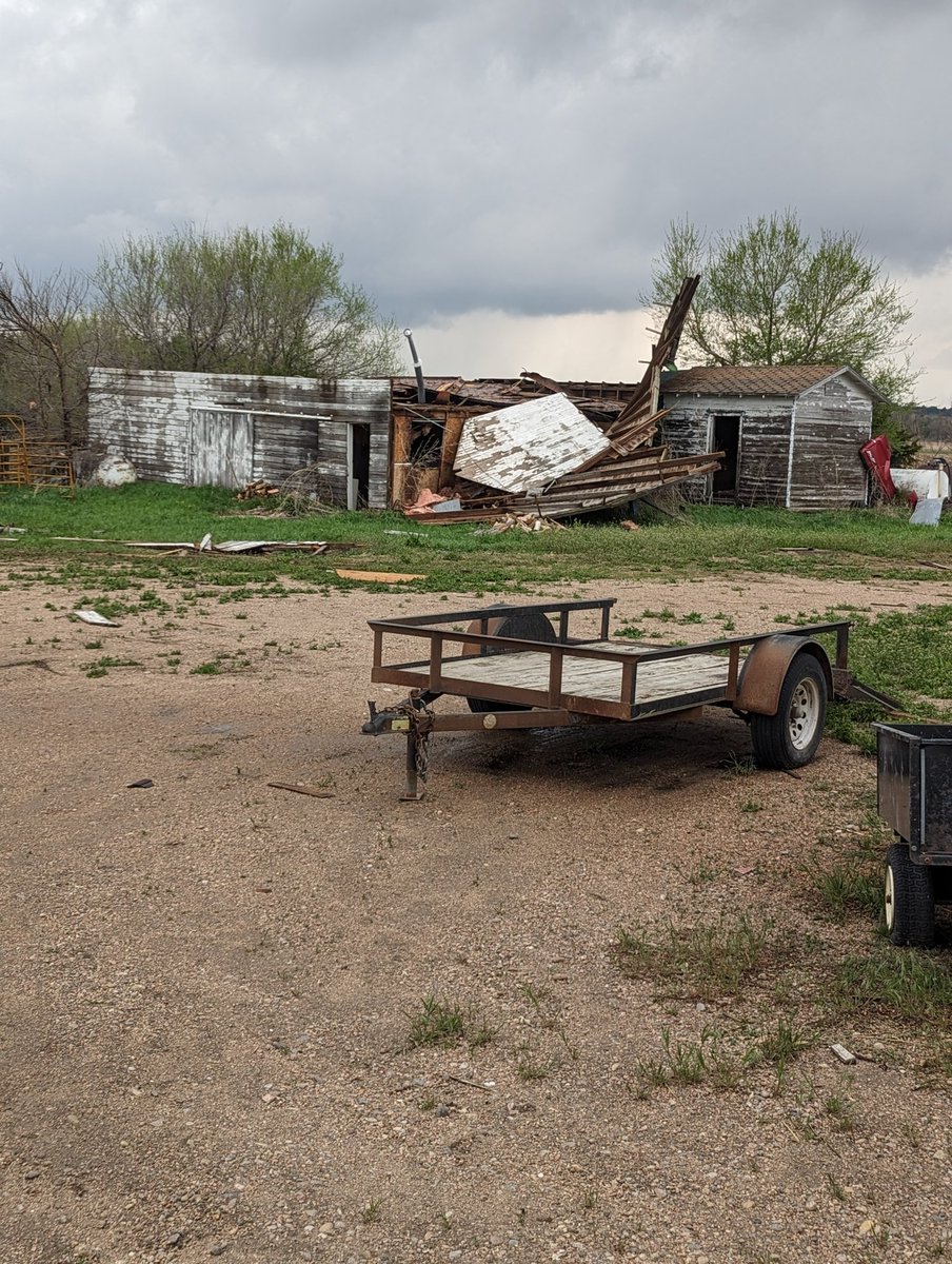 Tornadoes are way louder than a freight train