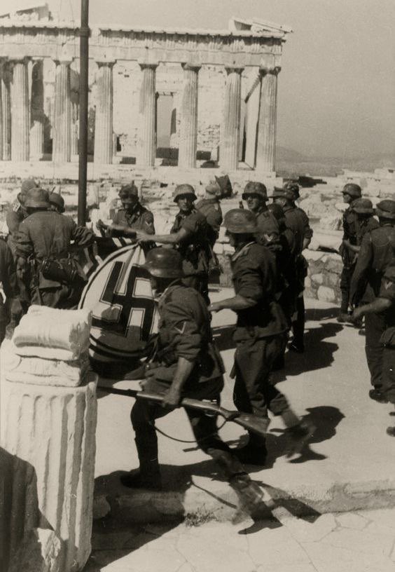 27 Απριλίου 1941, οι Γερμανοί απελευθερώνουν την Αθήνα . ⚡️⚡️