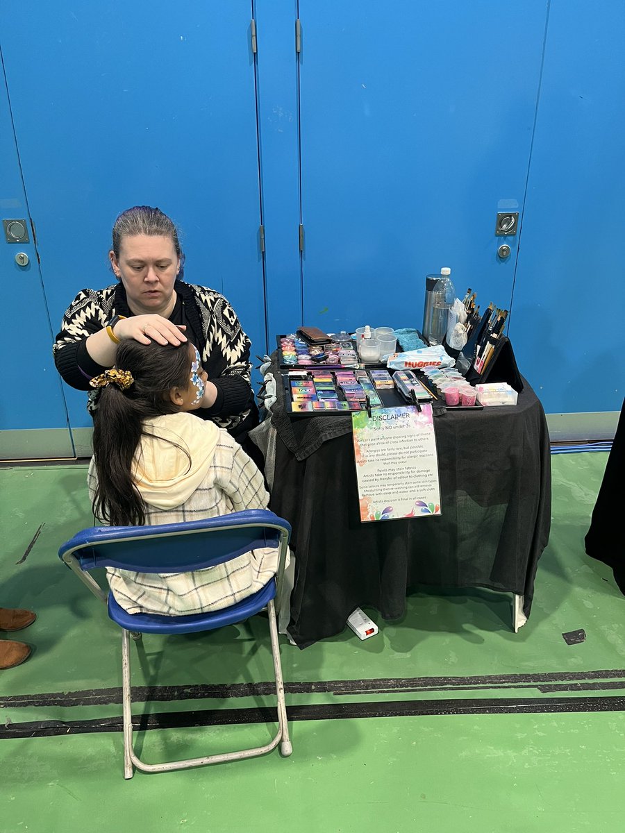 UOBPartnerships's tweet photo. @UniofBradford @BradfordUniSU We’re having a blast at the UNIfy Festival Community Day! 🚀✨🎨🧶

Check out some of the fun and creative activities: From origami to crochet, cookie decorating to print making, and even face painting! There’s something for everyone to enjoy. #TeamBradford @UniofBradford https://t.co/Lzm1wfiSQg